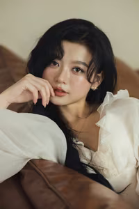 VGU No.26: Discover the Gentle and Elegant Beauty of a Vietnamese Girl-0