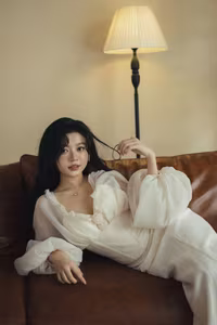 VGU No.26: Discover the Gentle and Elegant Beauty of a Vietnamese Girl-3