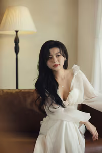 VGU No.26: Discover the Gentle and Elegant Beauty of a Vietnamese Girl-2