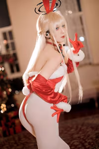 Coser Feng Jiang Jiang V: Blue Archive's Asuma Toki Shines This Christmas (40P) - Captivating Festive Cosplay-13