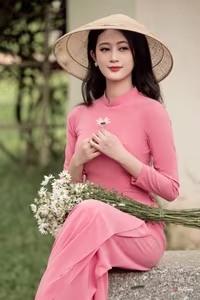 VGU No.62: Discover the graceful traditional beauty of Vietnam with Ao Dai and conical hat-5