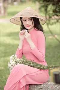 VGU No.62: Discover the graceful traditional beauty of Vietnam with Ao Dai and conical hat-7