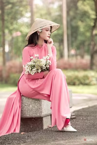 VGU No.62: Discover the graceful traditional beauty of Vietnam with Ao Dai and conical hat-3