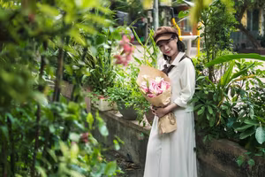 VGU No.56: The nostalgic beauty of a Vietnamese girl with gentle flowers, a dreamy and emotional gaze-11