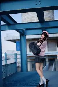 Explore Tun Shu Mei Vol.8548: The girl with a pink beret and enchanting fashion style on railway tracks-12