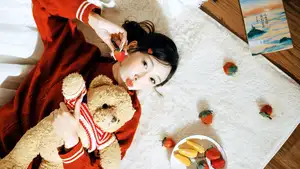 YiTuYu Art Language Vol.8573 zzzzzzz: A Girl's Sweet Relaxed Moment with a Bowl of Fruits-15