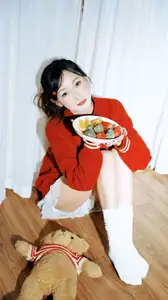 YiTuYu Art Language Vol.8573 zzzzzzz: A Girl's Sweet Relaxed Moment with a Bowl of Fruits-3