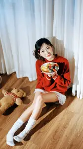 YiTuYu Art Language Vol.8573 zzzzzzz: A Girl's Sweet Relaxed Moment with a Bowl of Fruits-13