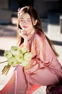Captivating Serenity: Vietnamese Girl in Pink Ao Dai with Lotus Flowers1730591-2
