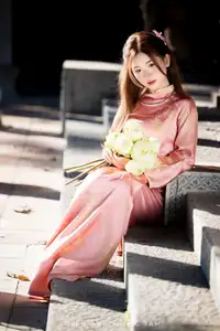 Captivating Serenity: Vietnamese Girl in Pink Ao Dai with Lotus Flowers1730591-18