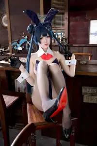 Coser Jiu Qi Miao Transforms into Ryūka Fisaki Bunny Girl: A Dazzling Blue Archive Cosplay-11