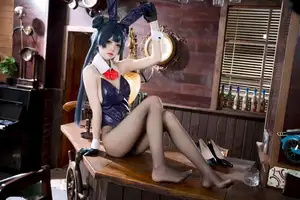 Coser Jiu Qi Miao Transforms into Ryūka Fisaki Bunny Girl: A Dazzling Blue Archive Cosplay-10