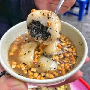 Hanoi's Banh Troi Tau: A heartwarming street food specialty, chasing away winter's chill.-9