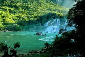 Majestic Waterfall Beauty: Explore Pristine Nature in Vietnam's National Parks-0