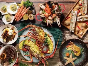 Explore Cat Ba from Above: Sunset Cable Car Enthralls International Tourists | Cat Ba Travel-4