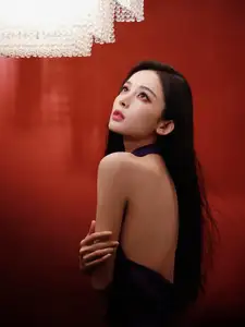 VGU No.184: Embracing Glamour and Elegance in a Stunning Purple Halter-neck Dress-5