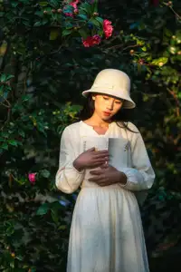 Zhong Ting Er's Serene Reading in Nature - YiTuYu Vol 8584 Art Language Collection-11