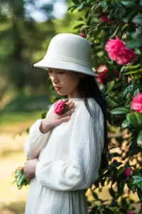 Zhong Ting Er's Serene Reading in Nature - YiTuYu Vol 8584 Art Language Collection-17