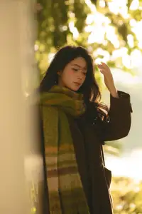Discover the Serene Natural Beauty of an Asian Girl in a Warm Golden Hour Portrait 1047274-1