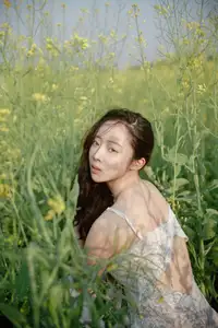 Man Jiao YiTuYu Vol.8529: Ethereal Beauty Reflected in Nature's Gentle Embrace-14