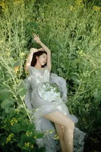 Man Jiao YiTuYu Vol.8529: Ethereal Beauty Reflected in Nature's Gentle Embrace-7