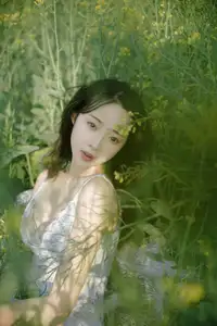 Man Jiao YiTuYu Vol.8529: Ethereal Beauty Reflected in Nature's Gentle Embrace-10