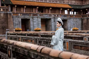 VGU No.116: Timeless Vietnamese Grace in Traditional Attire - Discover Cultural Beauty and Elegance-8