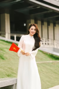 VGU No.115: Modern Elegance, Timeless Charm in Traditional Attire-4