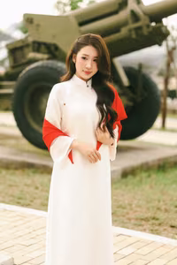 VGU No.115: Modern Elegance, Timeless Charm in Traditional Attire-3