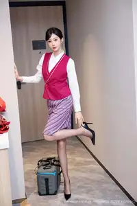 Captivating Yue Er Yue Er in Chic Office Attire - XiuRen No.10620-42