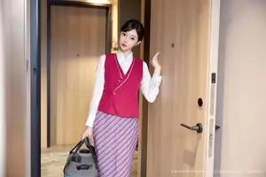 Captivating Yue Er Yue Er in Chic Office Attire - XiuRen No.10620-31
