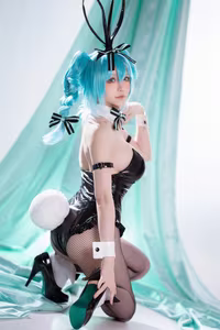Coser Xing Zhi Chi Chi Hoshilily as Hatsune Miku Bunny Girl: Irresistible Allure-1