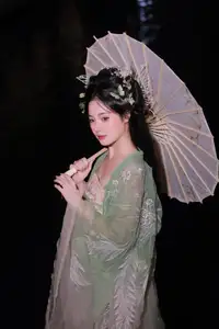 VGU No.175: Ethereal Asian Beauty In Traditional Attire Amidst A Dazzling Nightscape Of Lights-10