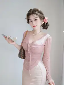 Feminine Coser: Charming Grace in Elegant Pink Attire 2024-11-24-11