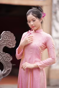VGU No.136: The Graceful Pink Ao Dai: Vietnamese Beauty Embracing Tradition and Serenity-8