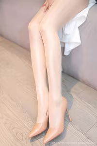 XiuRen No.10429: Xiao Rou Rou Mi's Captivating Elegance in a Stunning White Dress-1