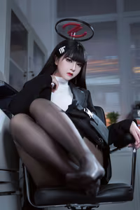 Blue Archive's Rion Tsukiduki Cosplay by Ban Ban Zi: Mysterious Charm and Professional Elegance-5