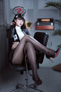 Blue Archive's Rion Tsukiduki Cosplay by Ban Ban Zi: Mysterious Charm and Professional Elegance-17