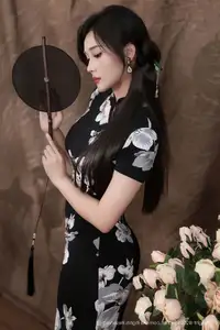 Nan Qiao XiuRen No.10655 Exudes Modern Oriental Charm in a Stunning Floral Dress-32