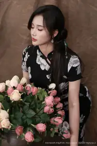 Nan Qiao XiuRen No.10655 Exudes Modern Oriental Charm in a Stunning Floral Dress-13