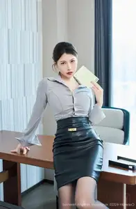 XiuRen No.10604: Yi Tian Tian's Seductive Charm in Elegant Office Attire-2
