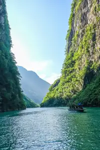 Tu San Gorge's Emerald Ribbon: Nho Que River's Breathtaking Beauty in Ha Giang Awaits Your Unforgettable Journey.-10