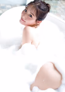 Kurea Hazuki: Alluring Grace in Purple Bikini, Unveiling Natural Beauty-10