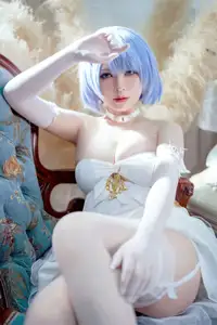 Coser Ban Ban Zi: Azur Lane Chapayev in White Knight's Melody Dress - Enchanting Beauty-3