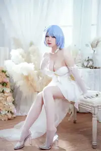 Coser Ban Ban Zi: Azur Lane Chapayev in White Knight's Melody Dress - Enchanting Beauty-22