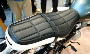 Kawasaki W230: Captivating Retro Motorcycle, Every Detail Shines, Priced at 125 Million VND-9