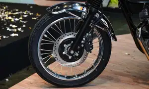 Kawasaki W230: Captivating Retro Motorcycle, Every Detail Shines, Priced at 125 Million VND-4