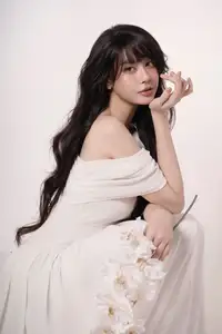 Truong Quynh Anh U40: Stunning Doll-Like Beauty & Chic Style Dazzle Fans.-7