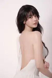 Truong Quynh Anh U40: Stunning Doll-Like Beauty & Chic Style Dazzle Fans.-9