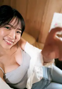 Suzuhara Riko: Radiant Smile On Green Grass Soft Warm Moments Of A Japanese Girl-28